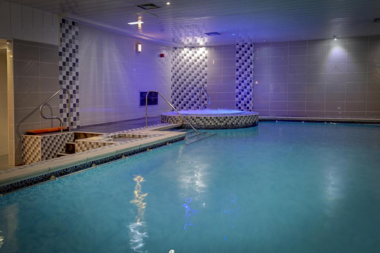 Burnley North Oaks Hotel And Leisure Club Bagian luar foto