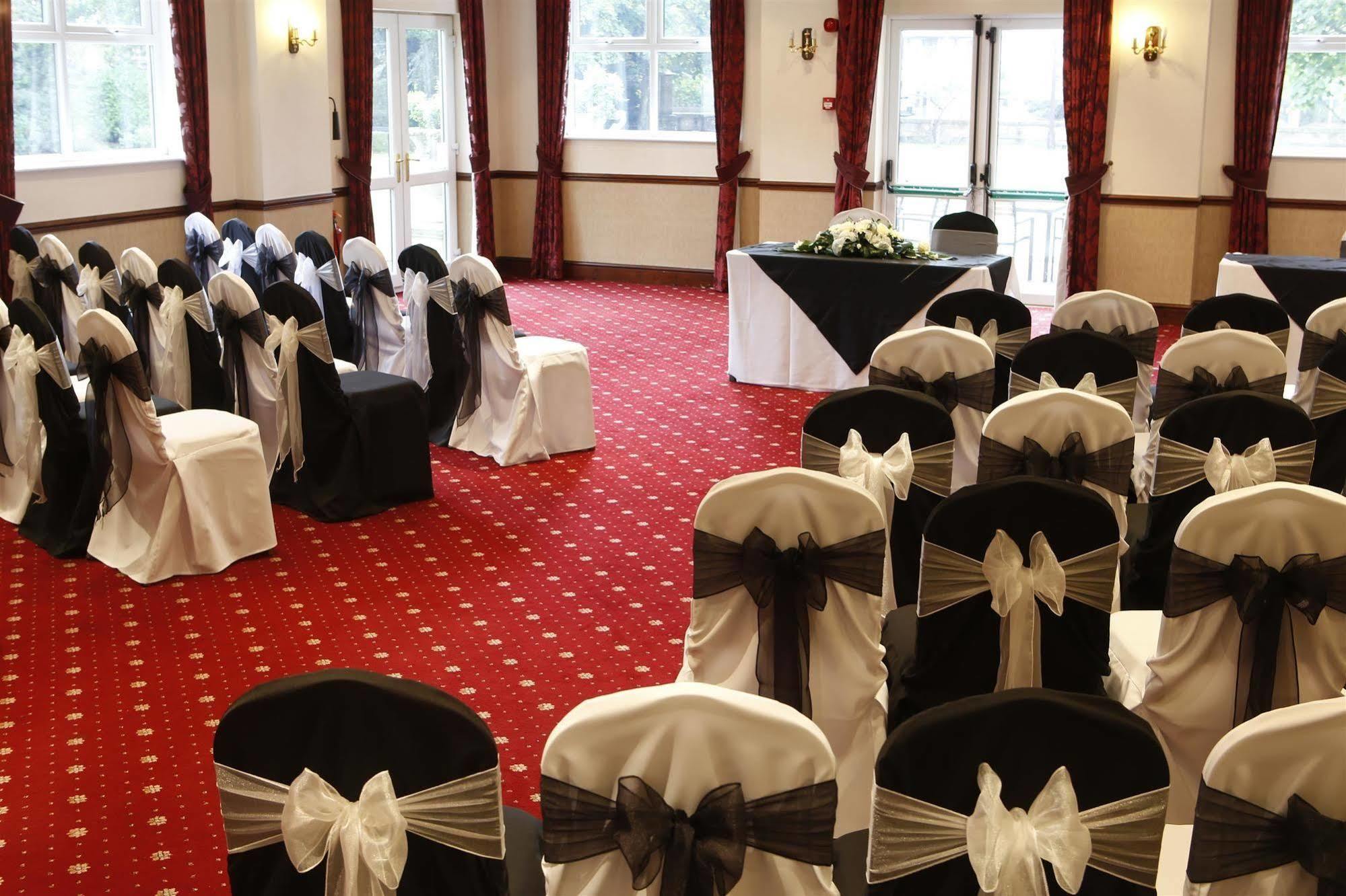 Burnley North Oaks Hotel And Leisure Club Bagian luar foto