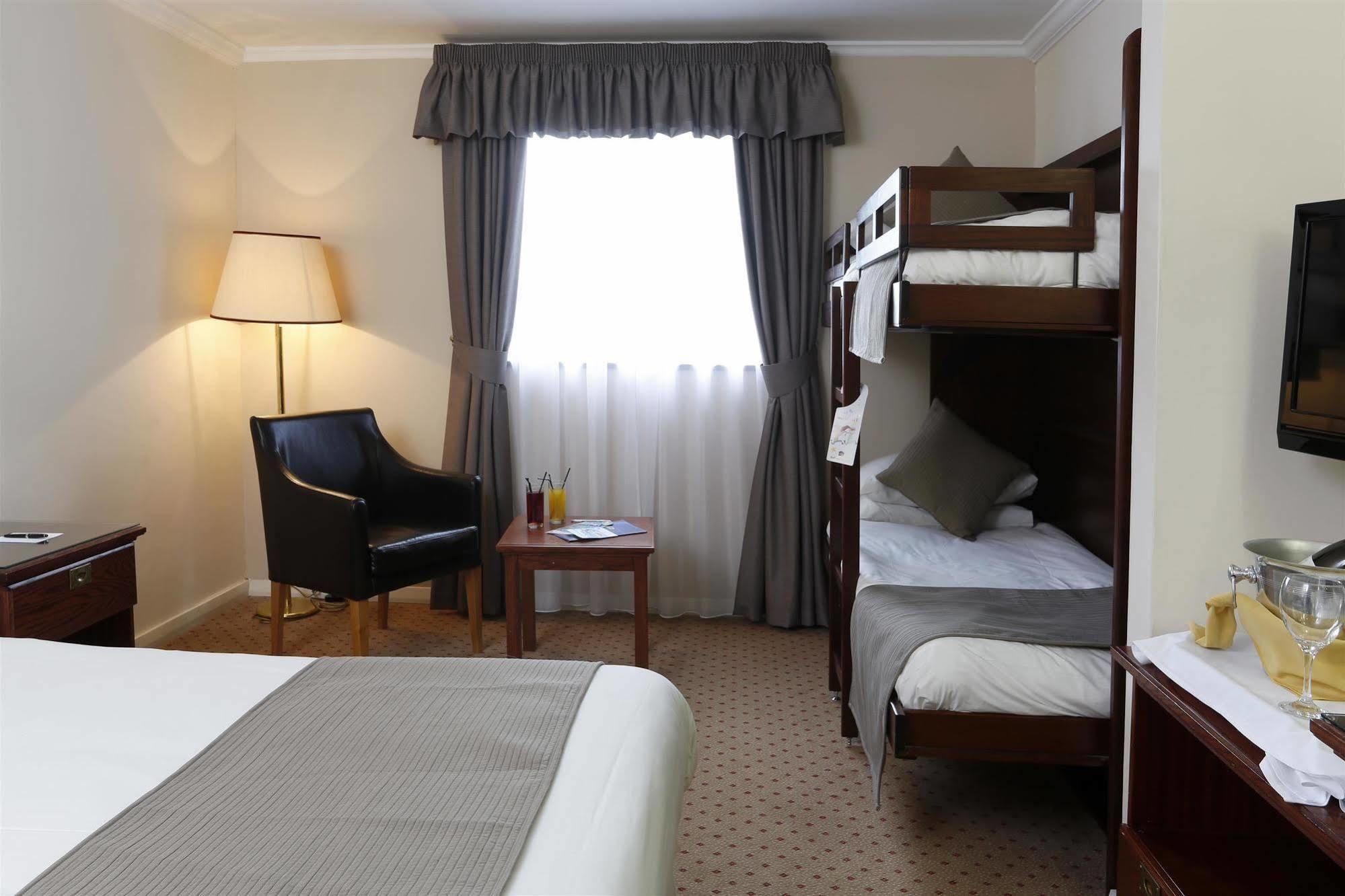 Burnley North Oaks Hotel And Leisure Club Bagian luar foto