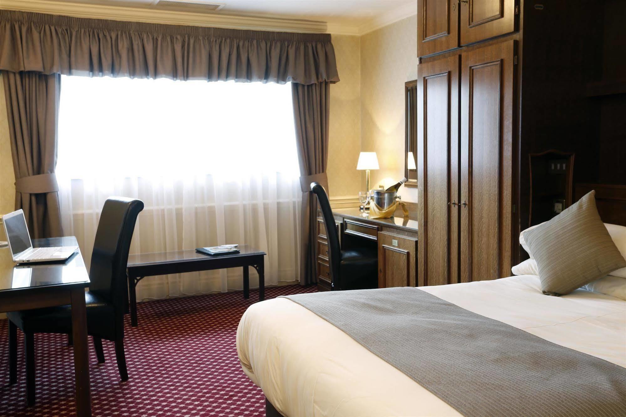 Burnley North Oaks Hotel And Leisure Club Bagian luar foto